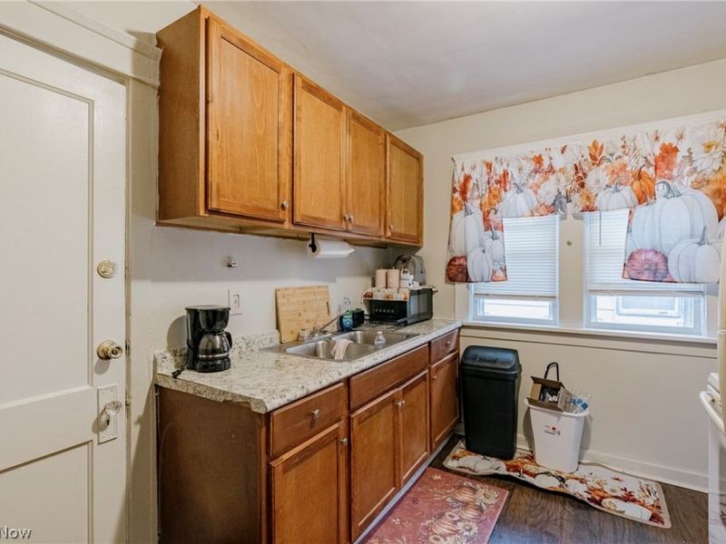 11021 Governor Avenue, Cleveland, OH 44111 Photo 9