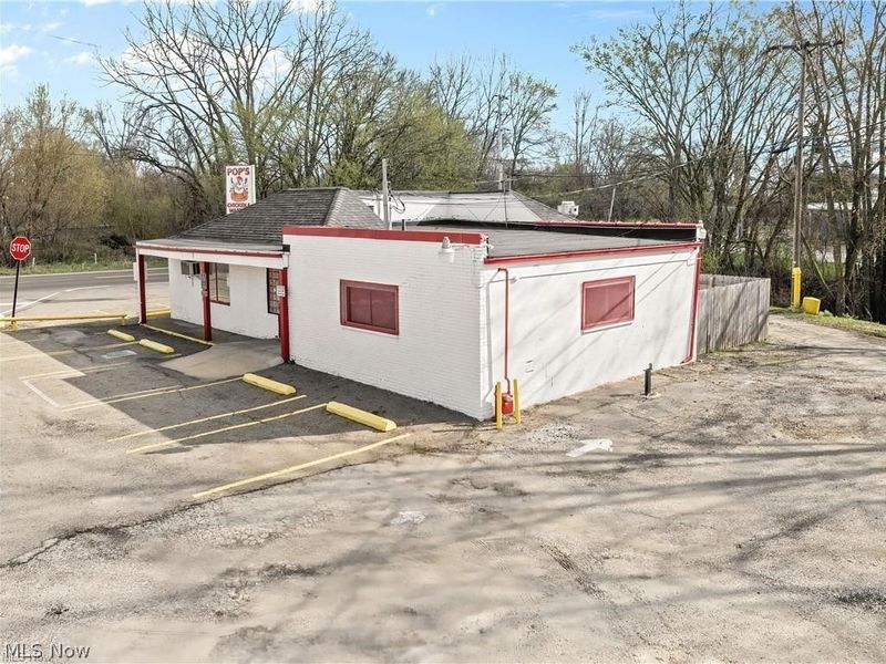 1494 Waterloo Road, Barberton, OH 44203 Photo 4