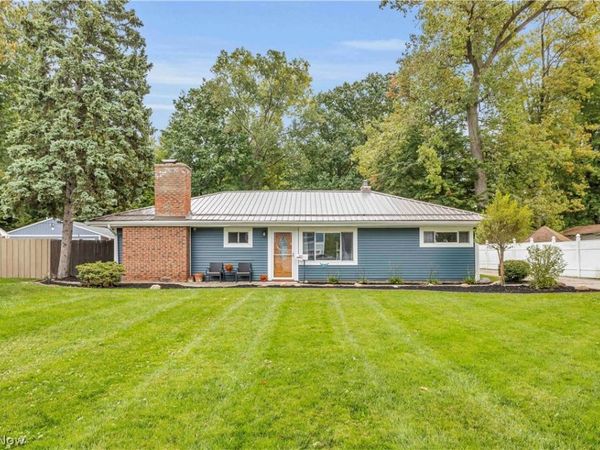 5821 Lake Road, Mentor on the Lake, OH 44060