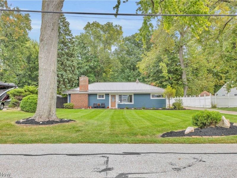 5821 Lake Road, Mentor on the Lake, OH 44060 Photo 2