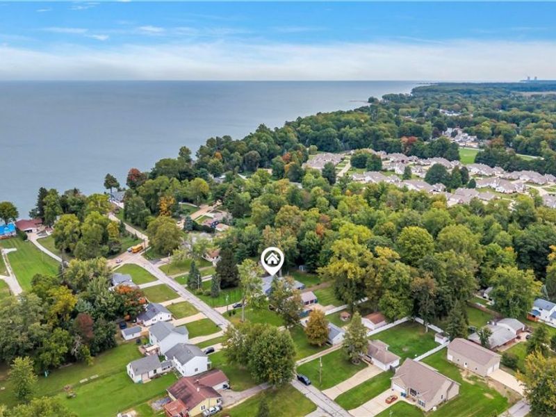 5821 Lake Road, Mentor on the Lake, OH 44060 Photo 4