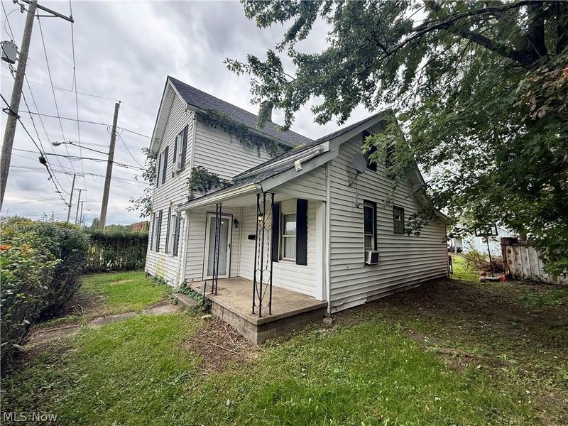316 Young Avenue NE, Canton, OH 44704 Photo 2