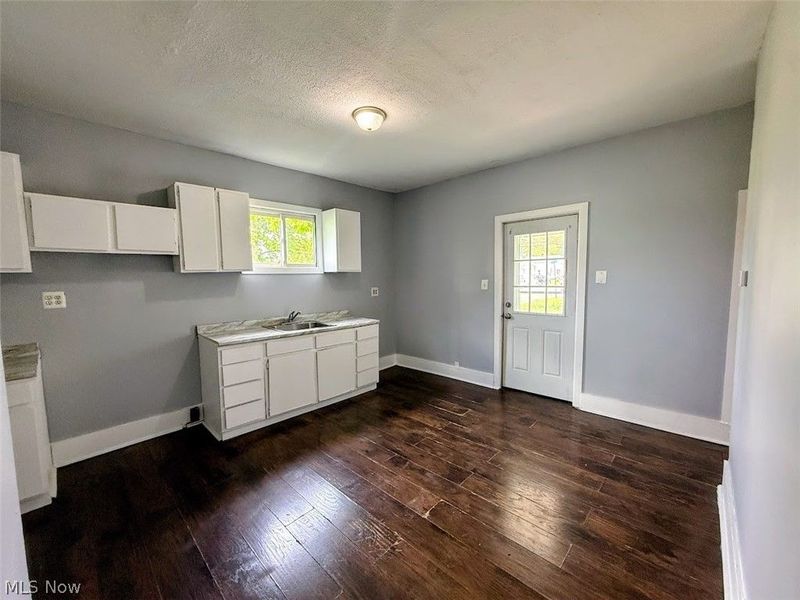 316 Young Avenue NE, Canton, OH 44704 Photo 5