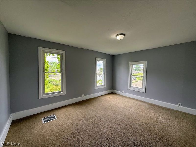 316 Young Avenue NE, Canton, OH 44704 Photo 9