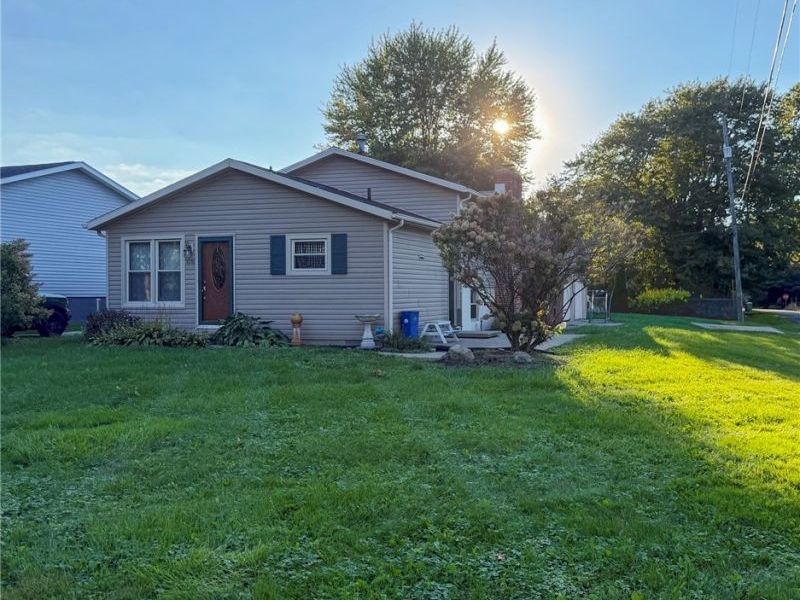 1076 Homestead, Alliance, OH 44601 Photo 4