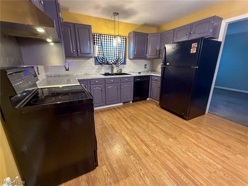 1076 Homestead, Alliance, OH 44601 Photo 5