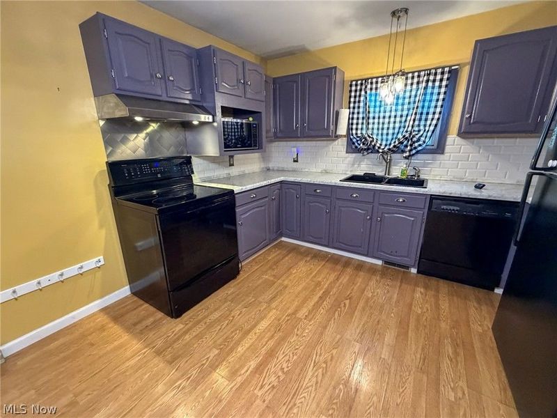1076 Homestead, Alliance, OH 44601 Photo 6