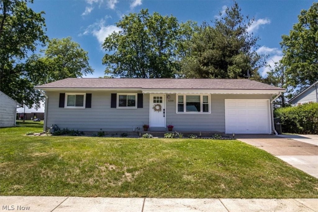 1210 Sanford Street, Vermilion, OH 44089 Main Photo