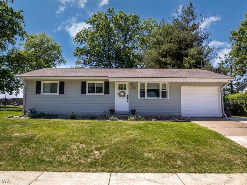 1210 Sanford Street, Vermilion, OH 44089 Photo 1