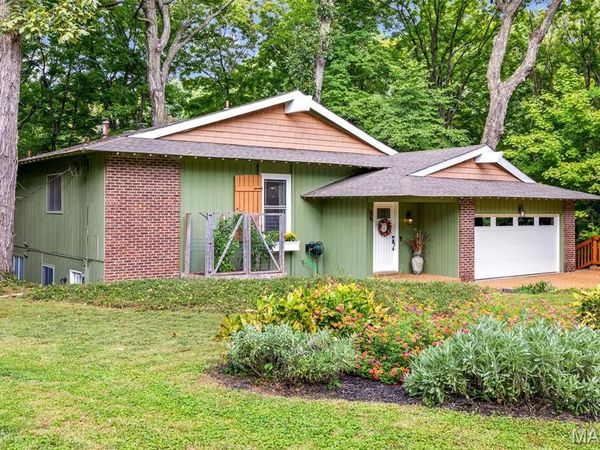 56 River Bend Court , Chesterfield, MO 63017