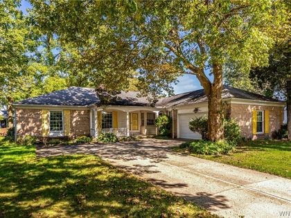 8 Old Spring Lane Buffalo, NY 14221