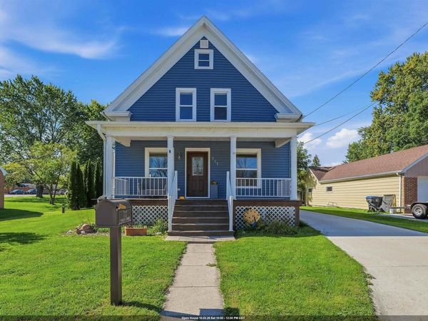 717 MADISON AVENUE, Howards Grove, WI 53019