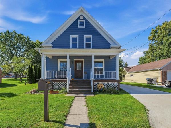 717 MADISON AVENUE, Howards Grove, WI 53019
