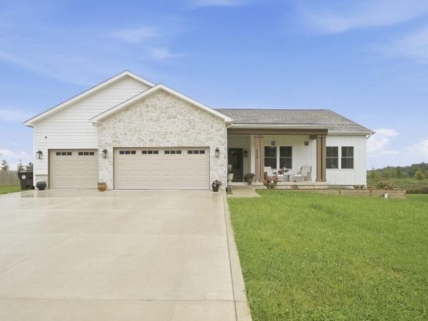 530 Scenic View Avenue , Valparaiso, IN 46385