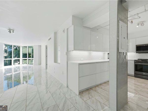 2870 Pharr Court South NW, Unit 305, Atlanta, GA 30305