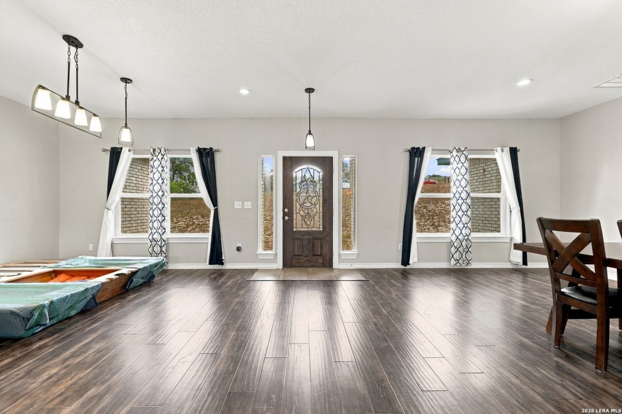 254 Broken Arrow, Floresville, TX 78114 Main Photo