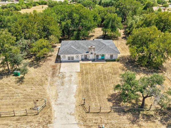452 County Road 3081 , Lampasas, TX 76550