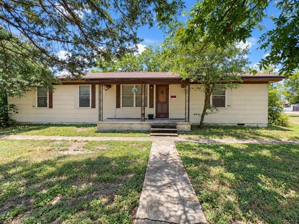 300 Elm S, Cameron, TX 76520