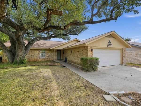 212 Burning Tree DR, Georgetown, TX 78628