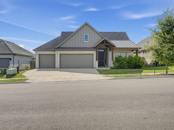 734 Treadwell LN , Kyle, TX 78640