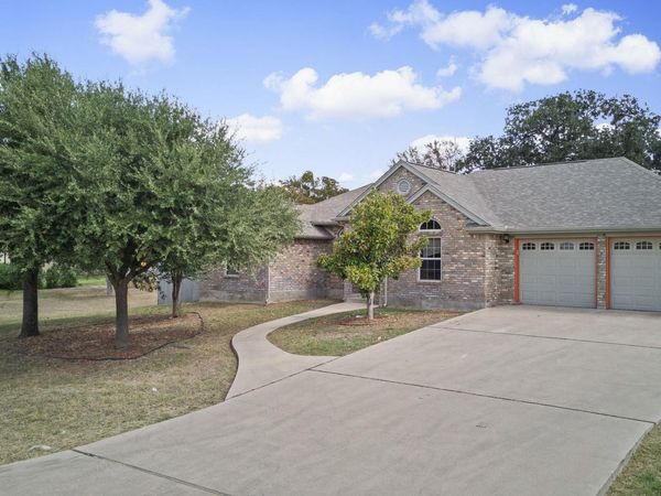 150 Chesterfield DR, Kingsland, TX 78639