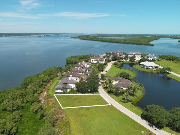 9225 W Marsh Island Drive , Vero Beach, FL 32963
