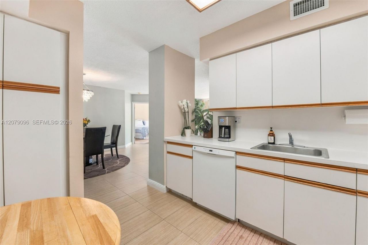 3600 Mystic Pointe Dr , Unit 903, Aventura, FL 33180 Photo