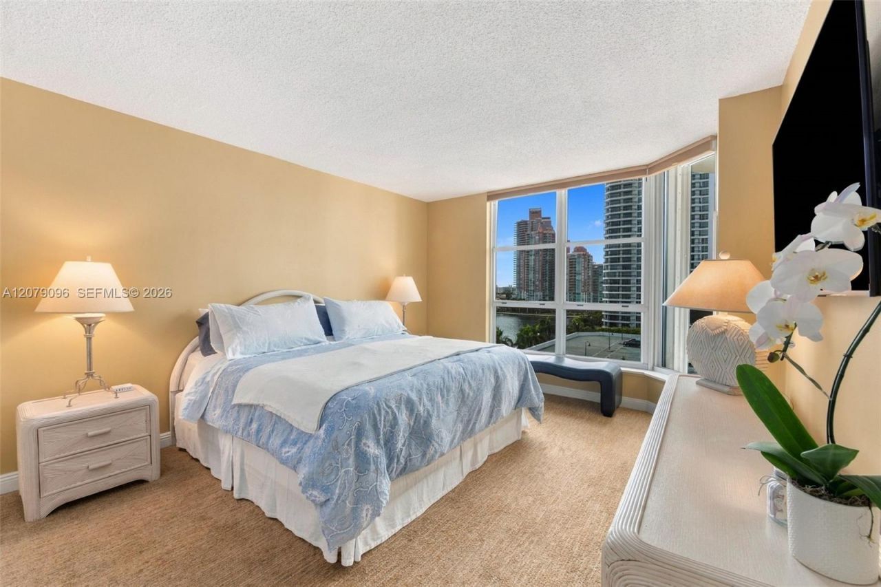 3600 Mystic Pointe Dr , Unit 903, Aventura, FL 33180 Photo