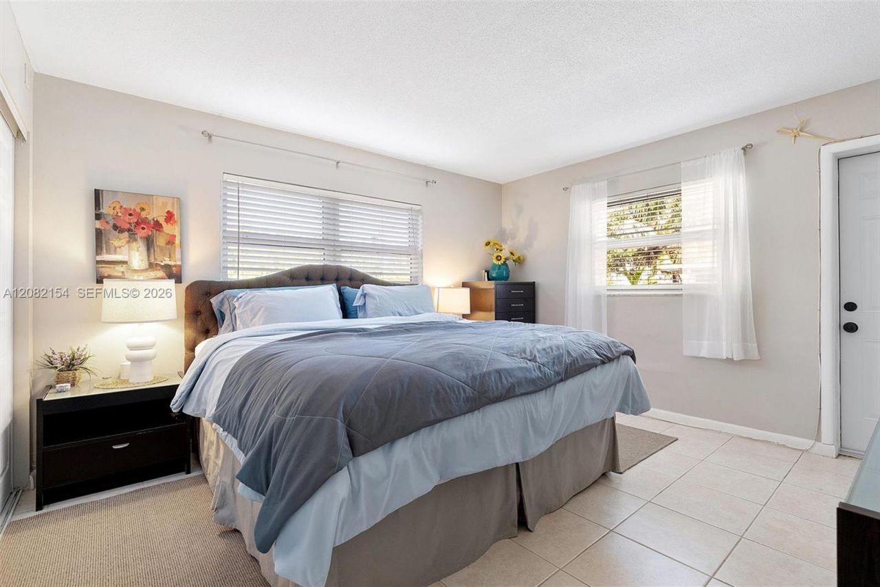 160 NE 8th Ave , Unit 1A, Hallandale Beach, FL 33009 Photo