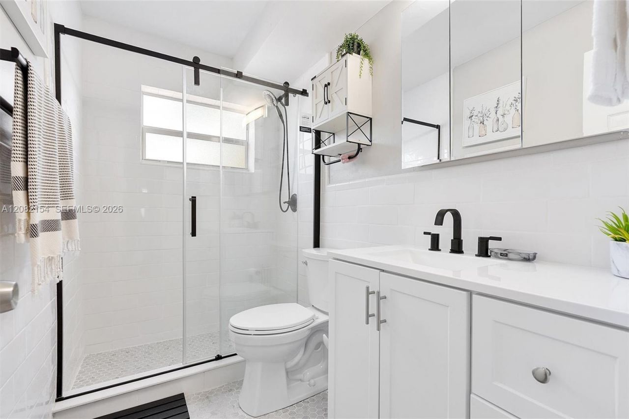160 NE 8th Ave , Unit 1A, Hallandale Beach, FL 33009 Photo