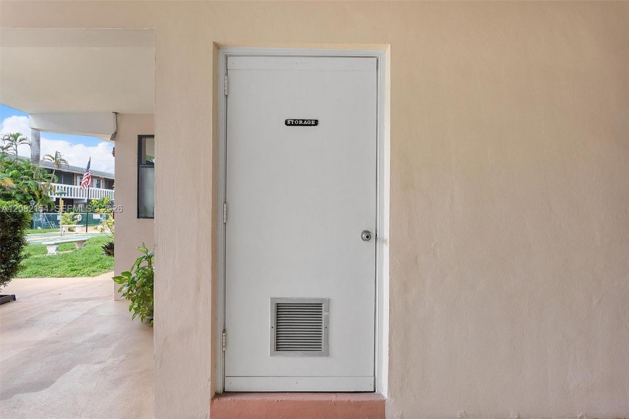 160 NE 8th Ave , Unit 1A, Hallandale Beach, FL 33009 Photo