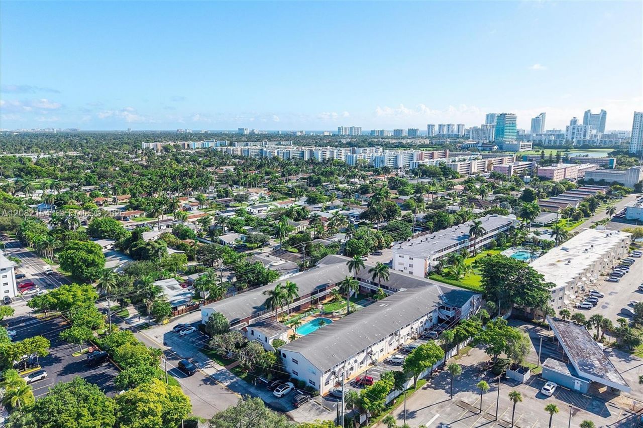 160 NE 8th Ave , Unit 1A, Hallandale Beach, FL 33009 Photo