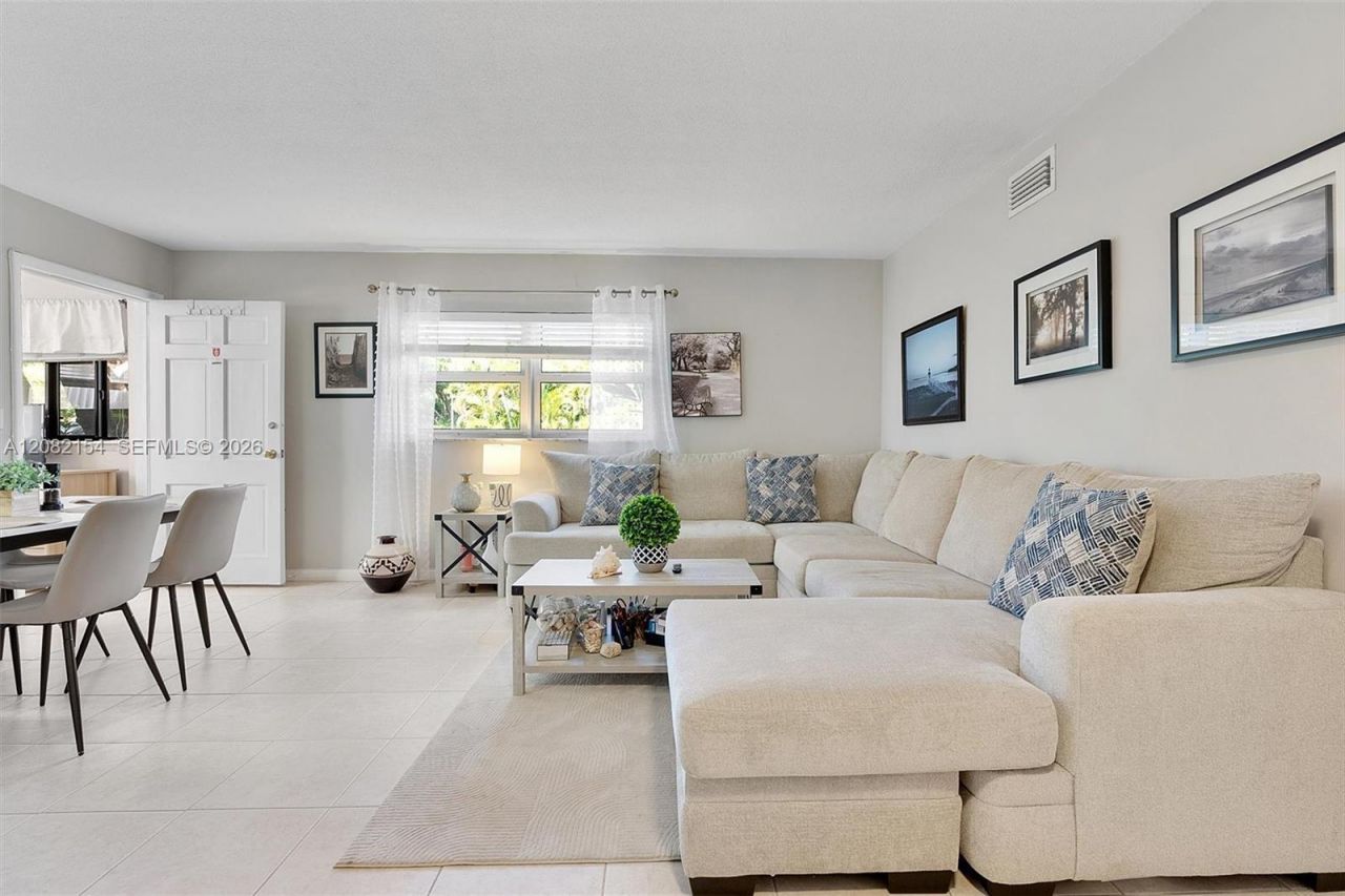 160 NE 8th Ave , Unit 1A, Hallandale Beach, FL 33009 Photo