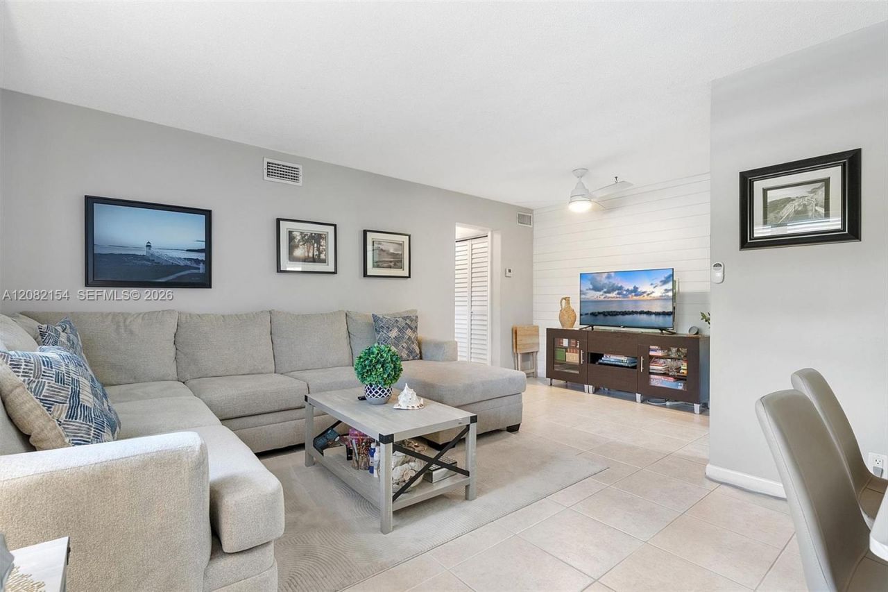 160 NE 8th Ave , Unit 1A, Hallandale Beach, FL 33009 Photo