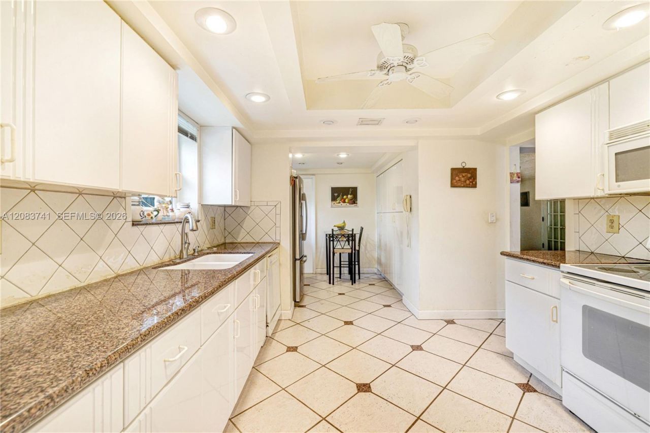 633 NE 119th St, Biscayne Park, FL 33161 Photo