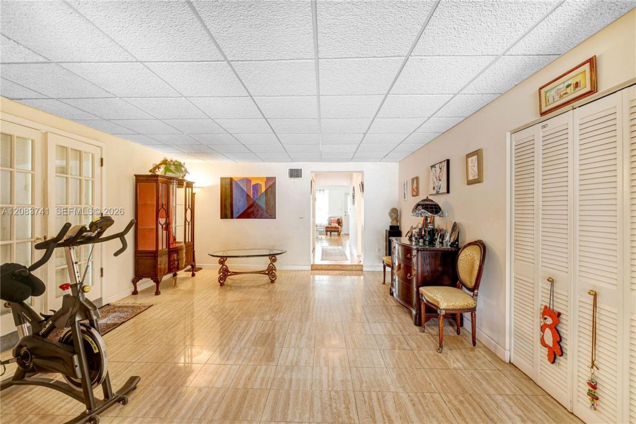 633 NE 119th St, Biscayne Park, FL 33161 Photo
