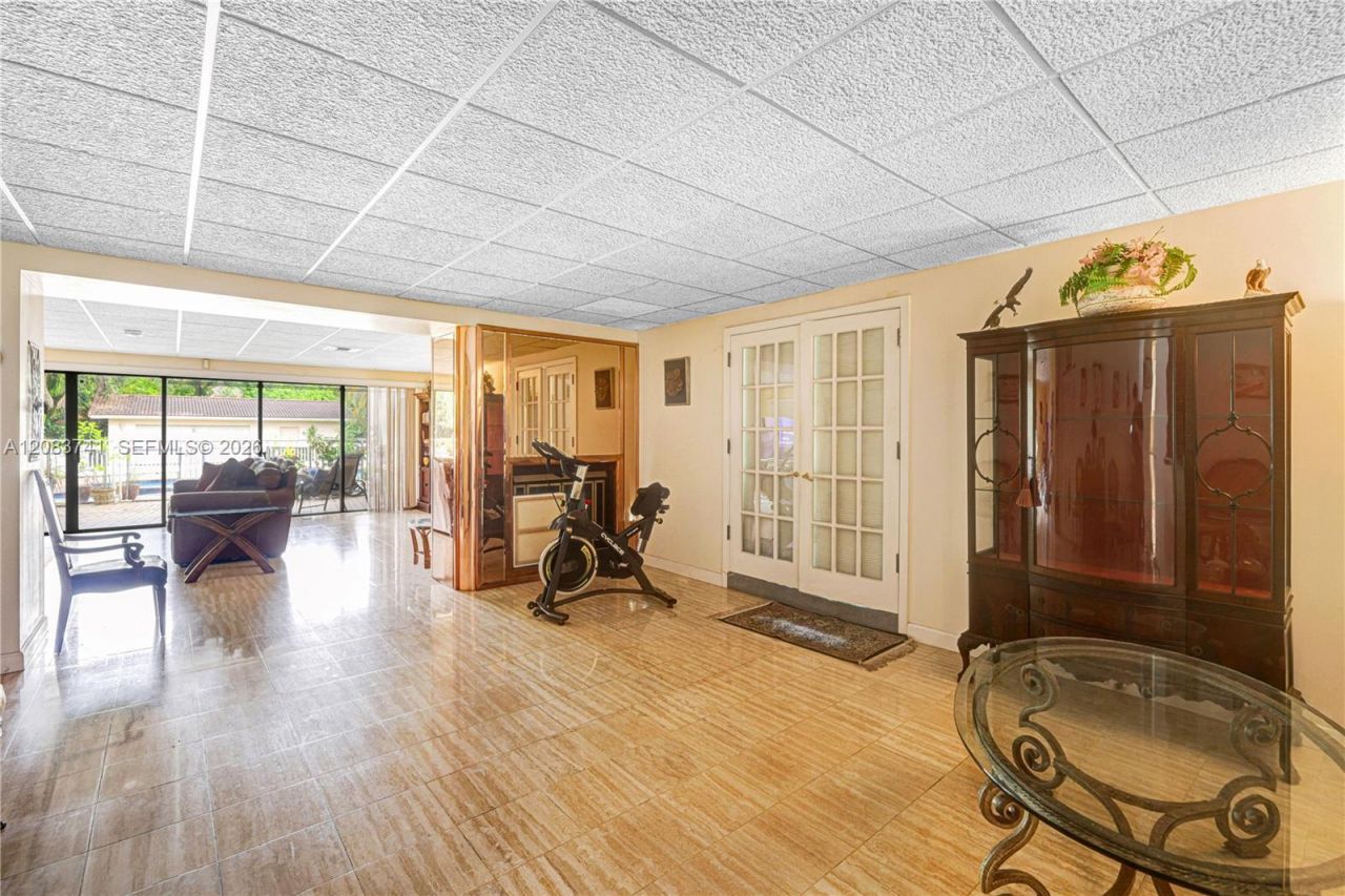 633 NE 119th St, Biscayne Park, FL 33161 Photo