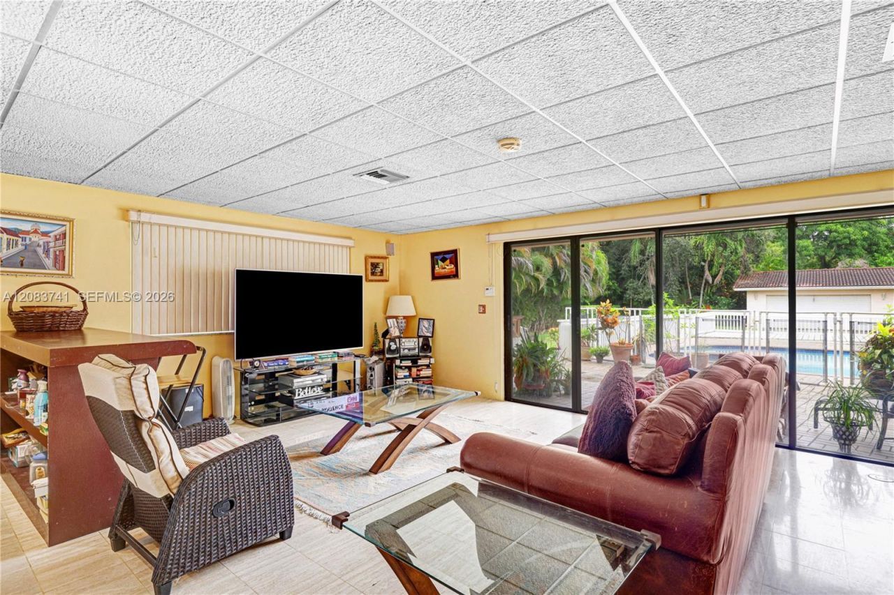 633 NE 119th St, Biscayne Park, FL 33161 Photo