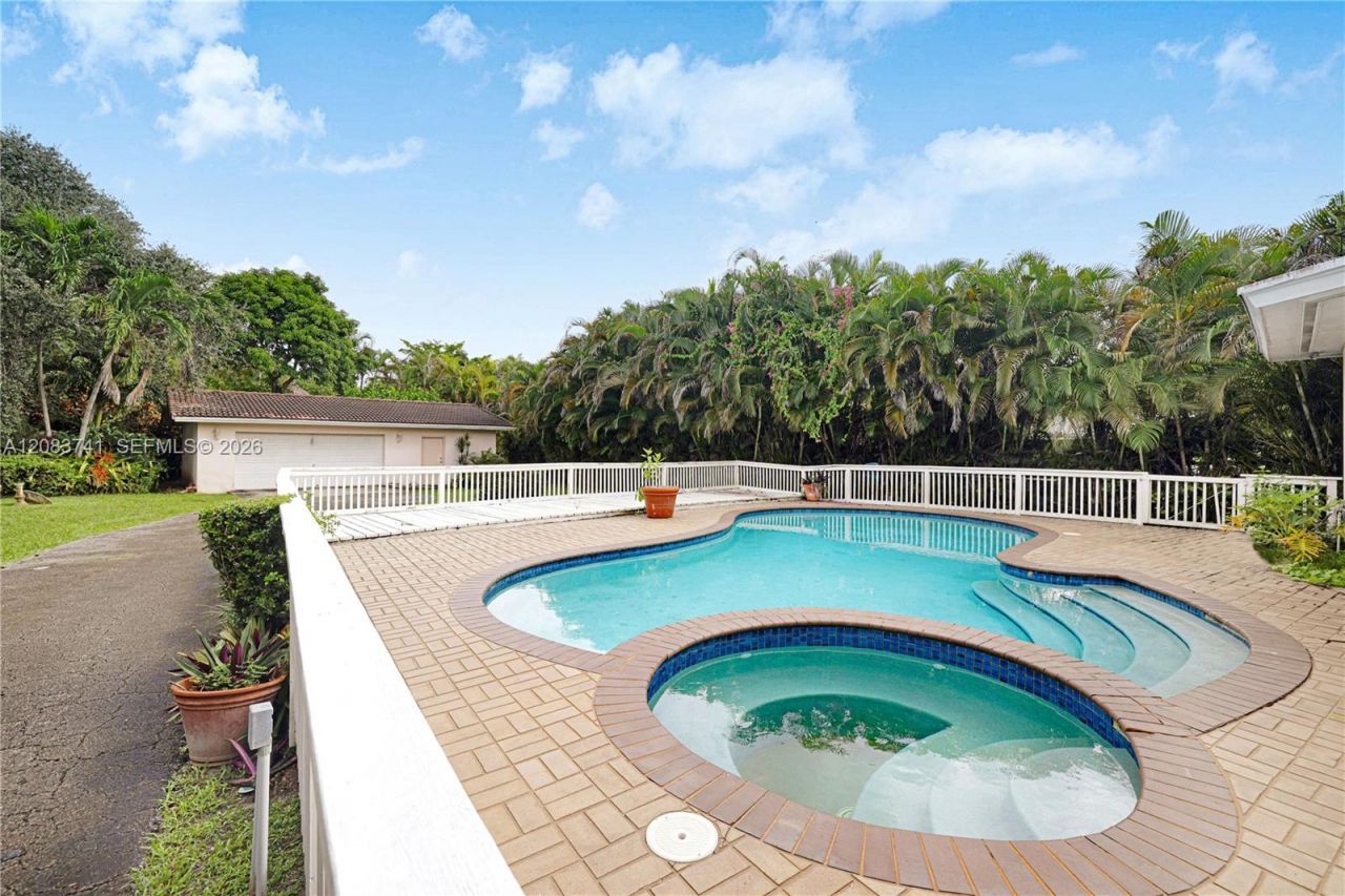633 NE 119th St, Biscayne Park, FL 33161 Photo