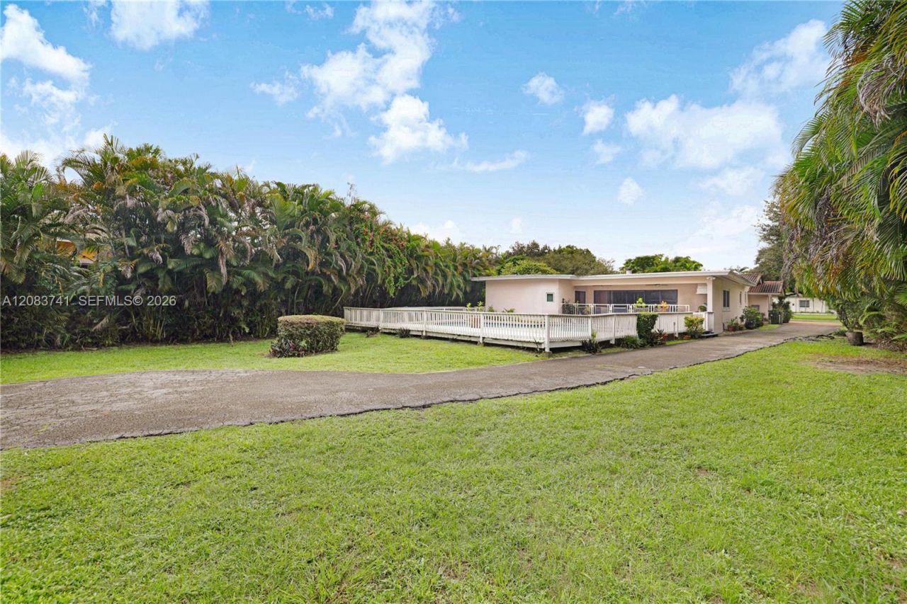 633 NE 119th St, Biscayne Park, FL 33161 Photo