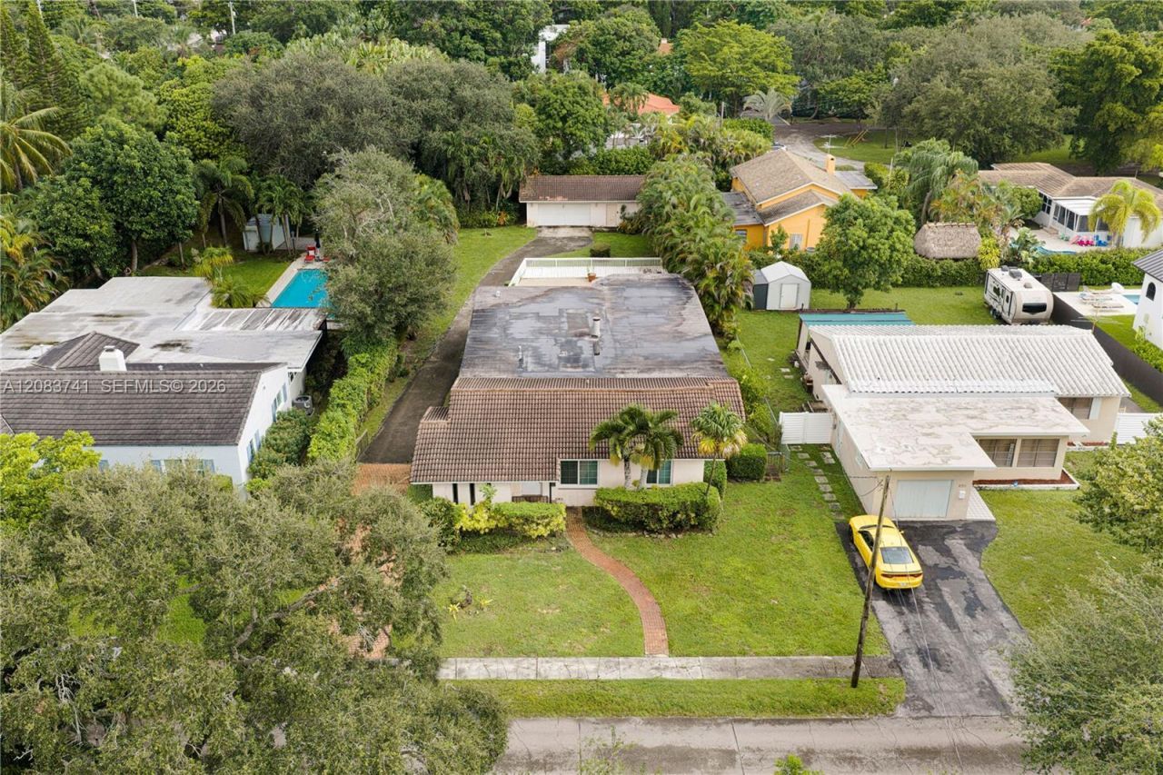 633 NE 119th St, Biscayne Park, FL 33161 Photo