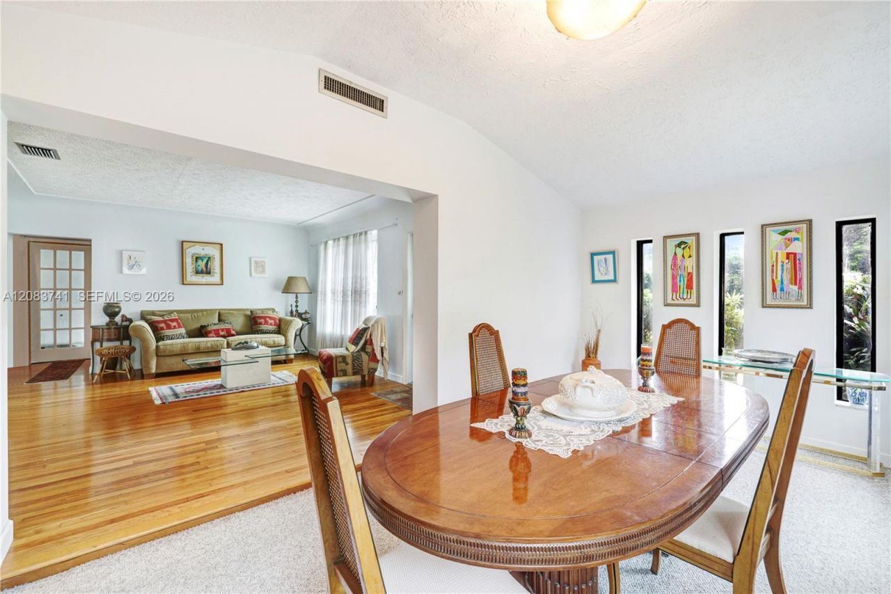 633 NE 119th St, Biscayne Park, FL 33161 Photo