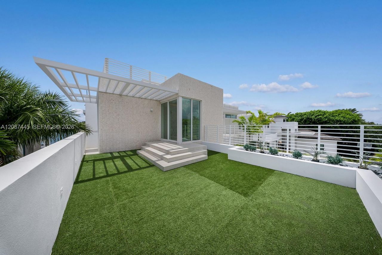 1844 Daytonia Rd , Miami Beach, FL 33141 Photo