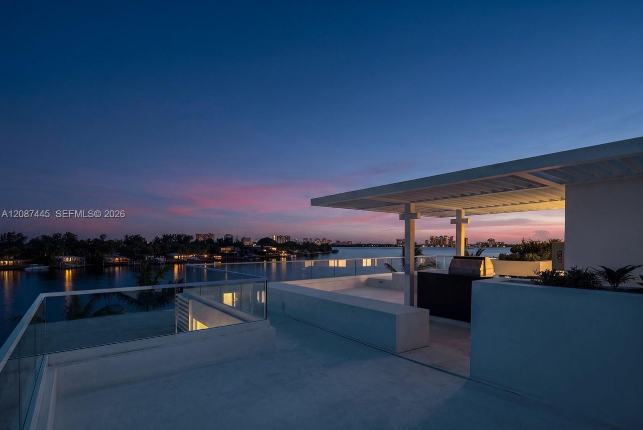 1844 Daytonia Rd , Miami Beach, FL 33141 Photo