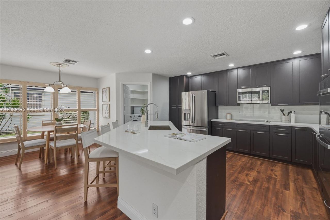 12922 NW 20th St, Pembroke Pines, FL 33028 Photo