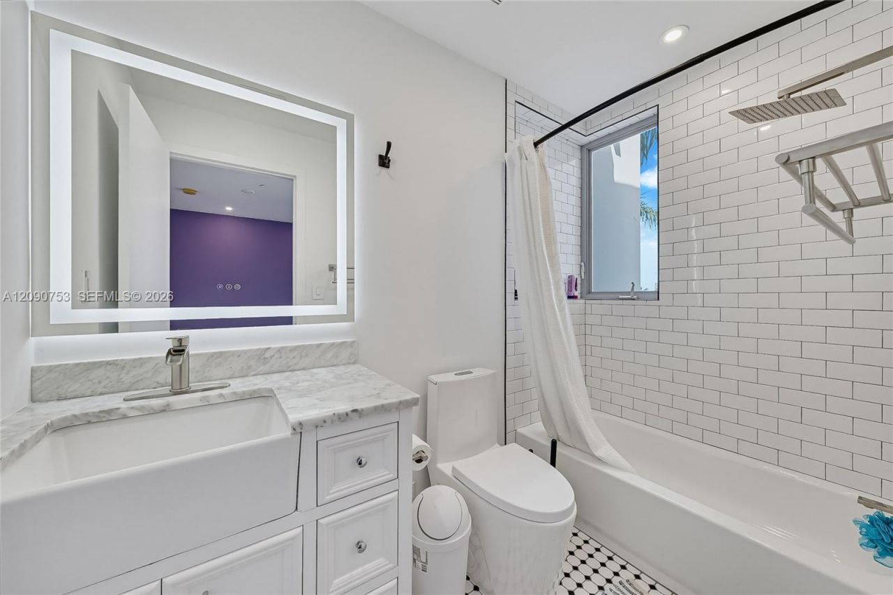 187/4 N Shore Dr , Unit 4, Miami Beach, FL 33141 Photo