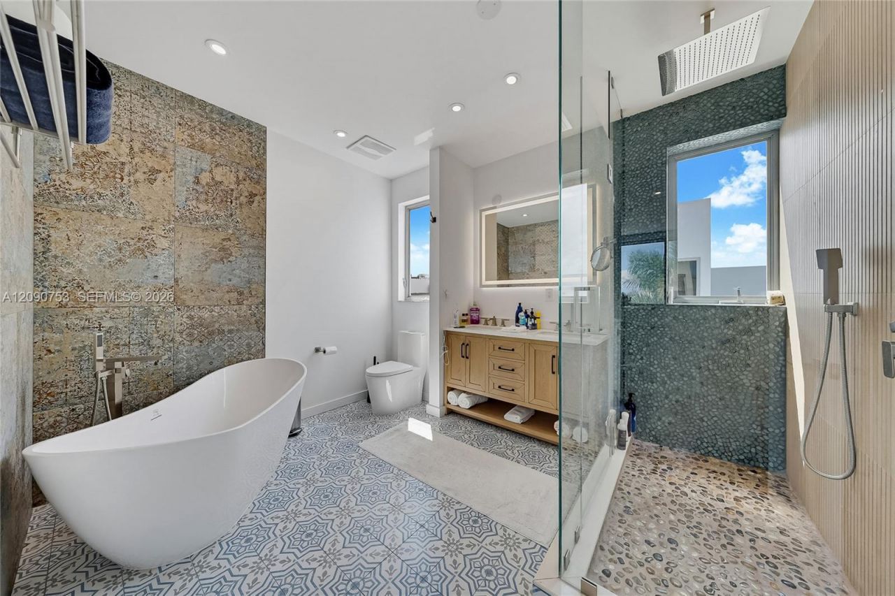187/4 N Shore Dr , Unit 4, Miami Beach, FL 33141 Photo