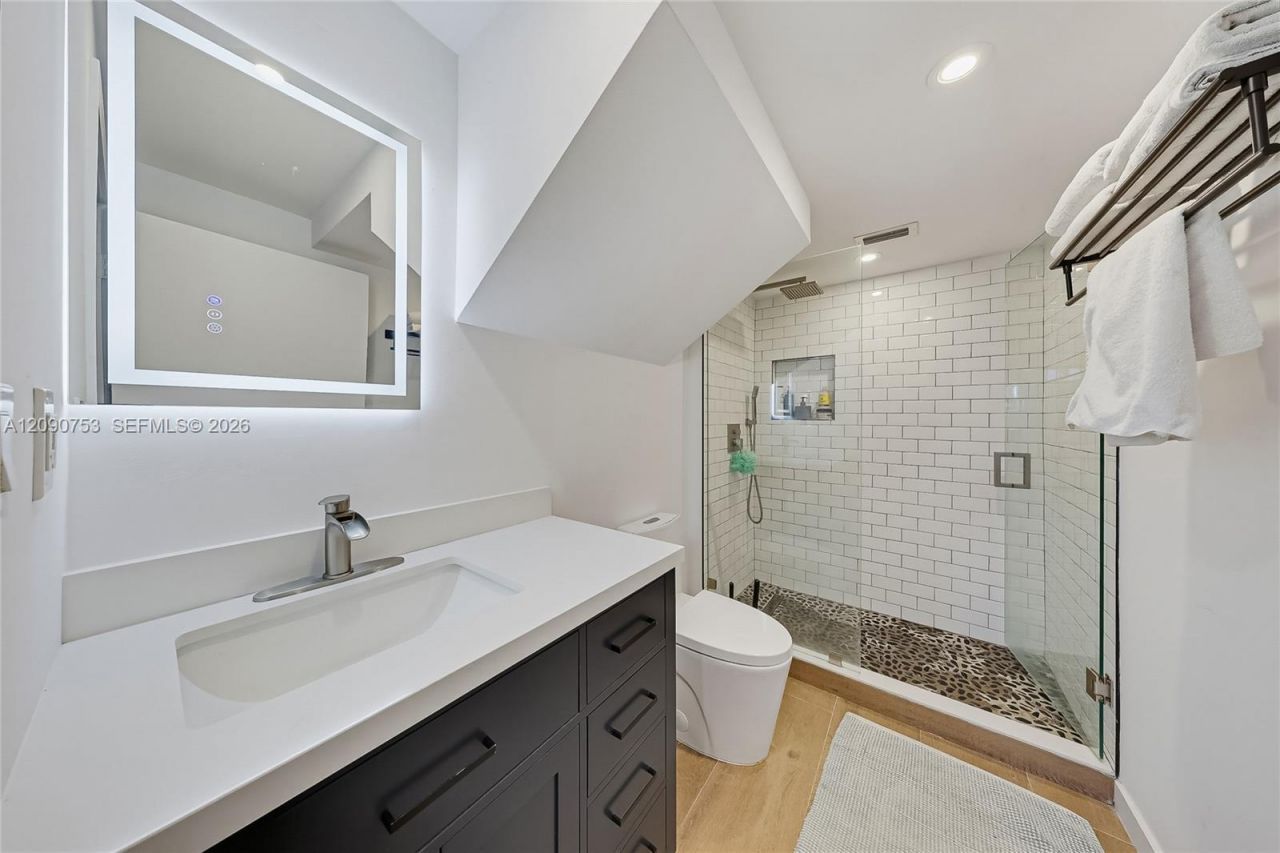 187/4 N Shore Dr , Unit 4, Miami Beach, FL 33141 Photo
