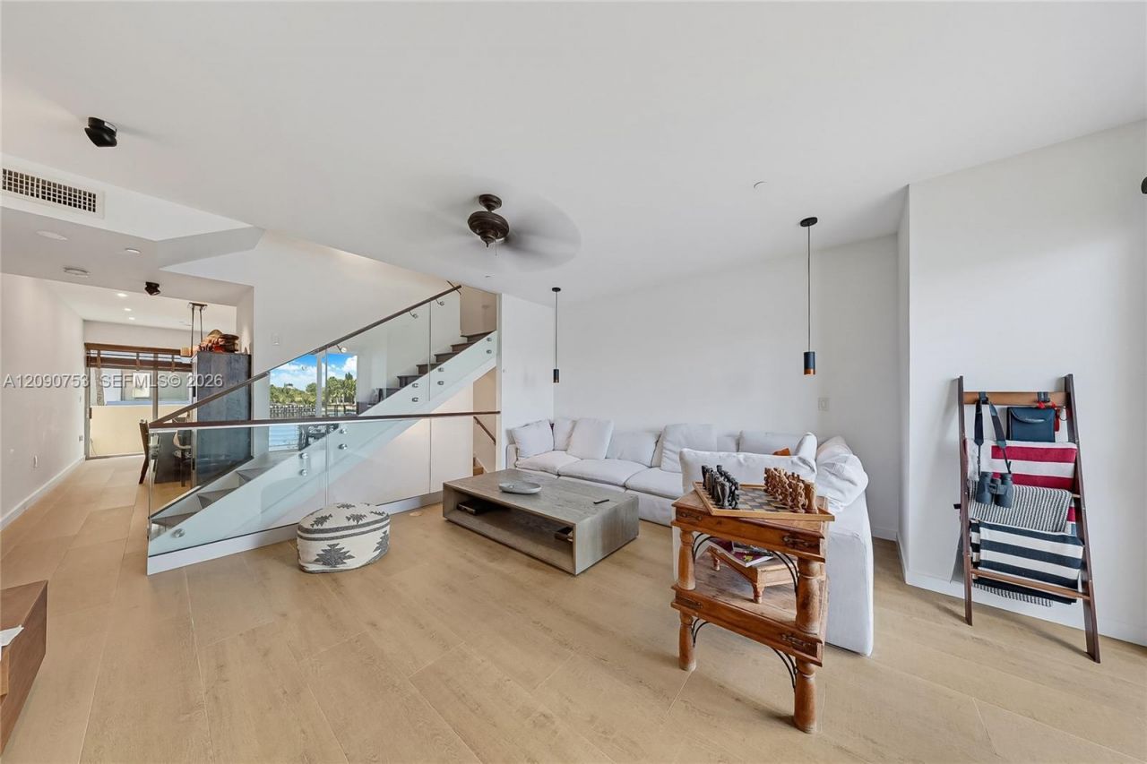 187/4 N Shore Dr , Unit 4, Miami Beach, FL 33141 Photo