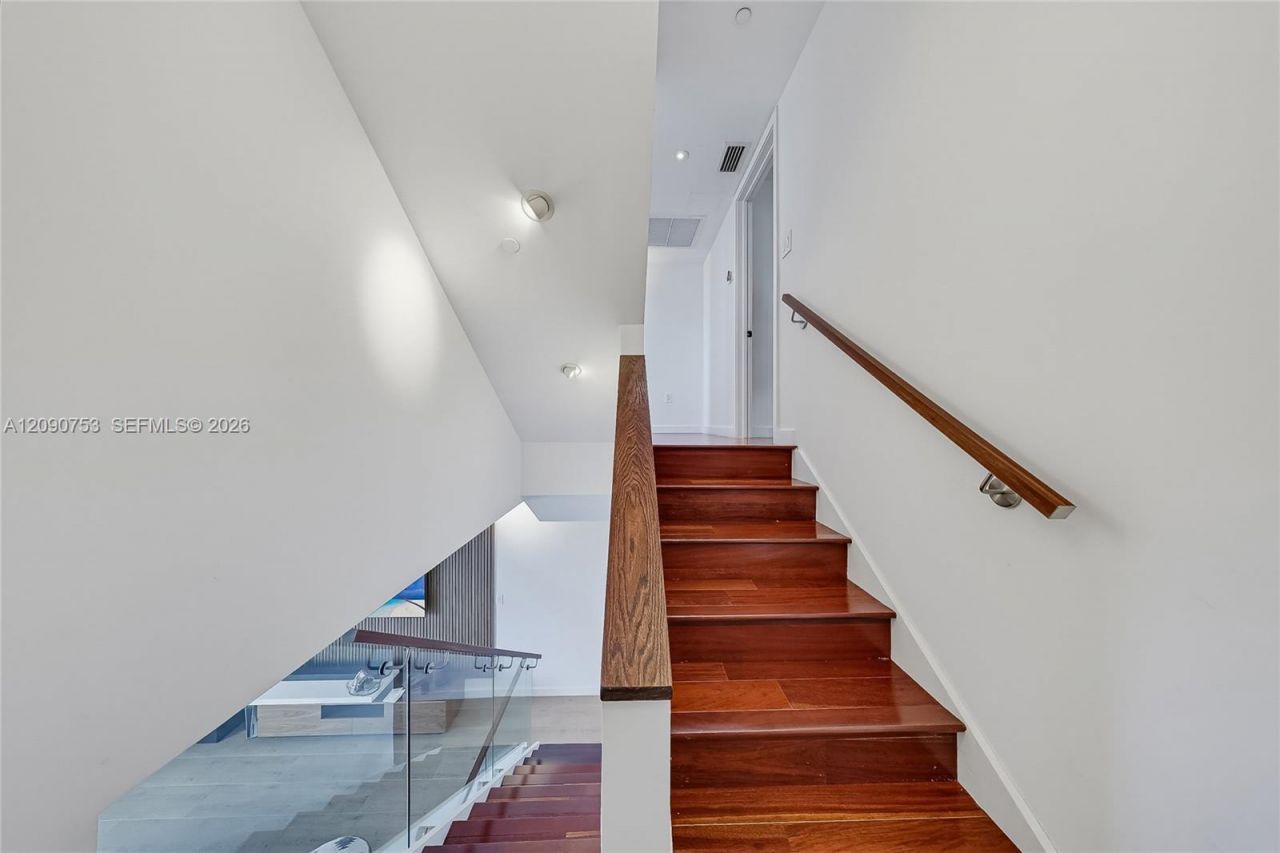 187/4 N Shore Dr , Unit 4, Miami Beach, FL 33141 Photo